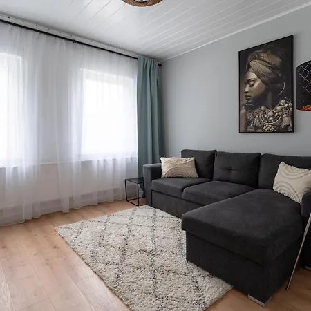 Schoenes 2-zimmer-apartment In Sehr Zentraler Lage *