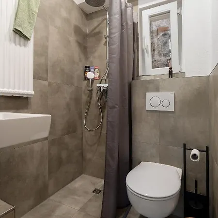 דירה Schoenes 2-zimmer-apartment In Sehr Zentraler Lage