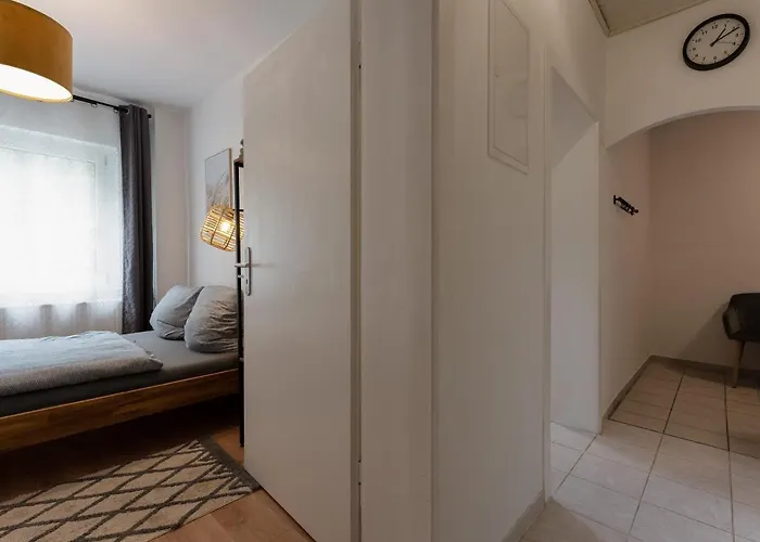 Schoenes 2-zimmer-apartment In Sehr Zentraler Lage *