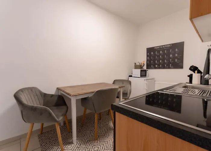 Schoenes 2-zimmer-apartment In Sehr Zentraler Lage *